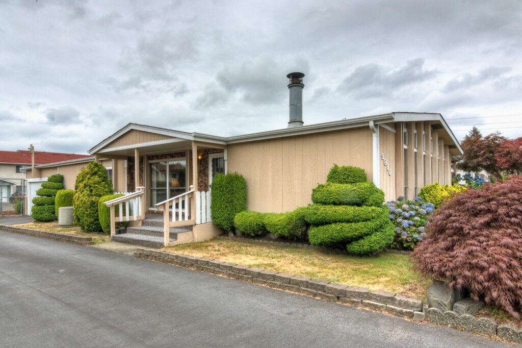 Property Photo:  9810 Alaska St S  WA 98444 