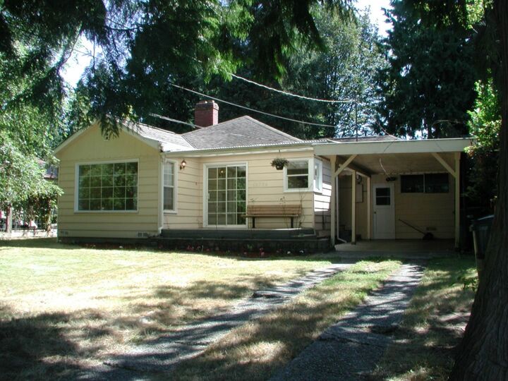 10734 Ashworth Ave N  Seattle WA 98133 photo