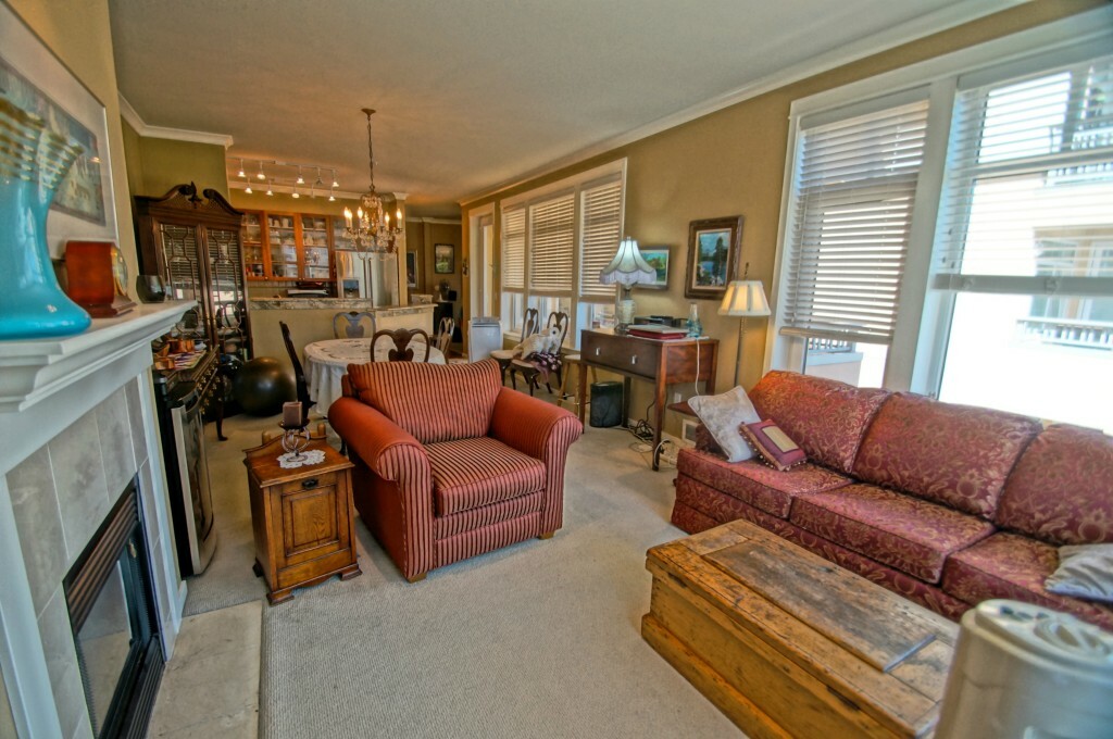 Property Photo: 108 2nd Ave S 411 WA 98033