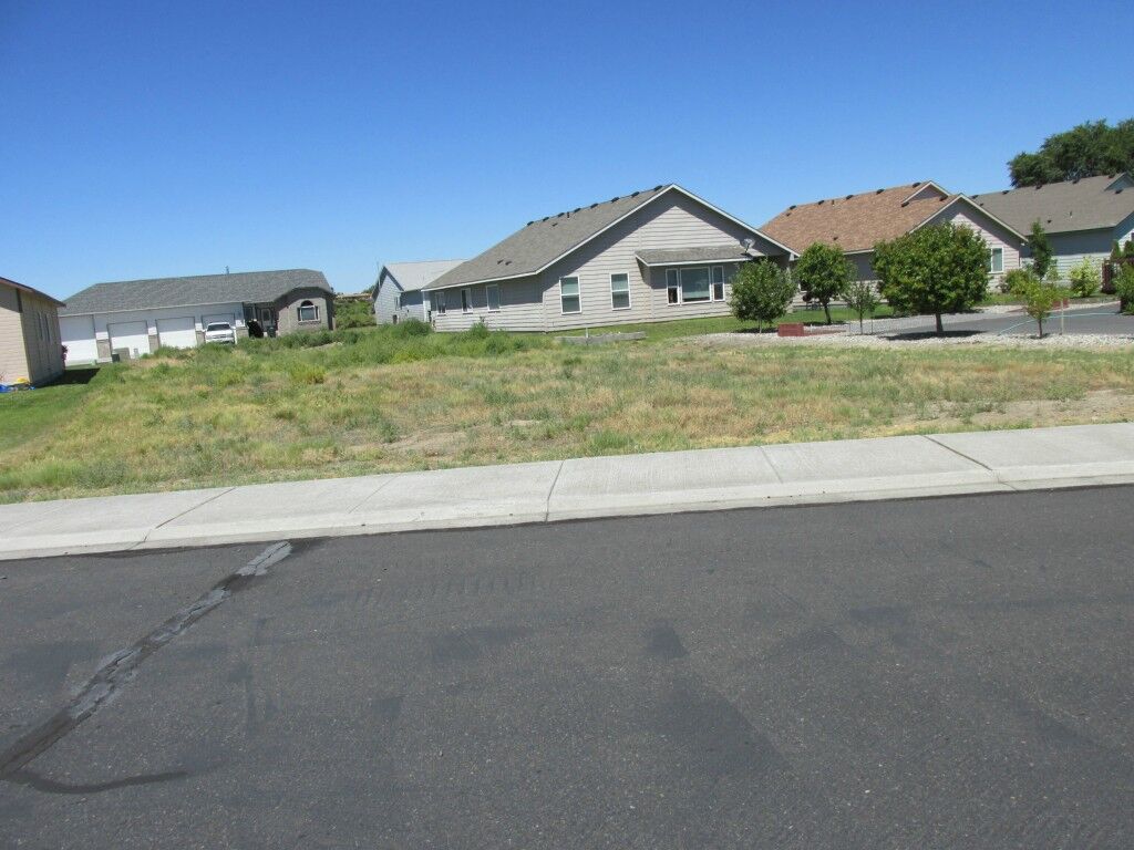 Property Photo:  1300 W Marina Dr 36  WA 98837 