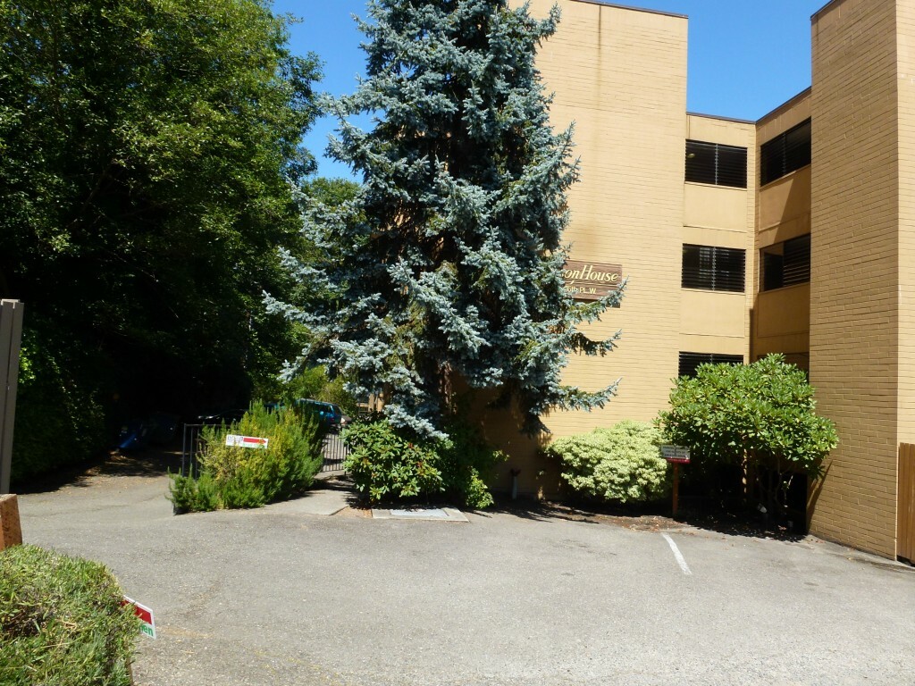 Property Photo: 3710 25th Place W 204 WA 98199