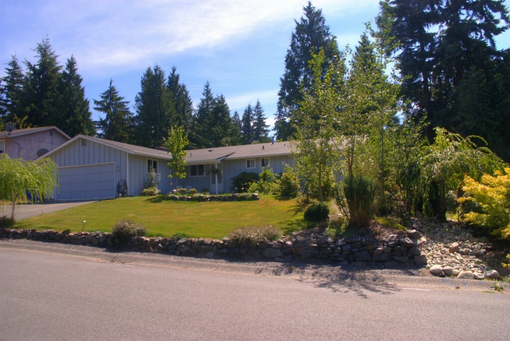 Property Photo:  5212 135th Place SE  WA 98208 