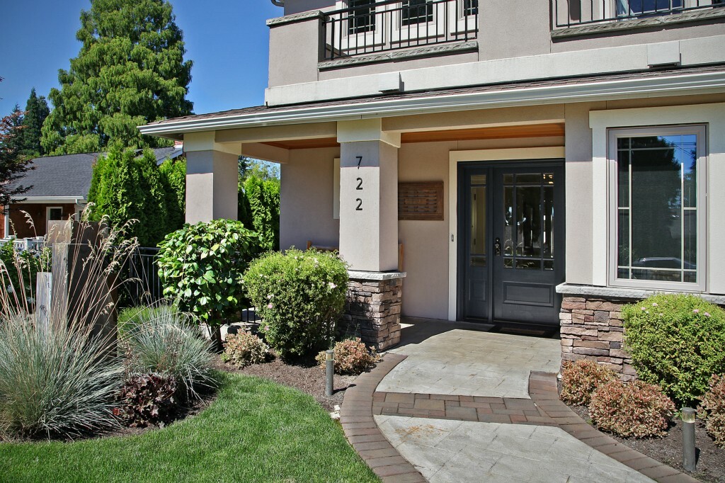 Property Photo: 722 16th Ave W WA 98033