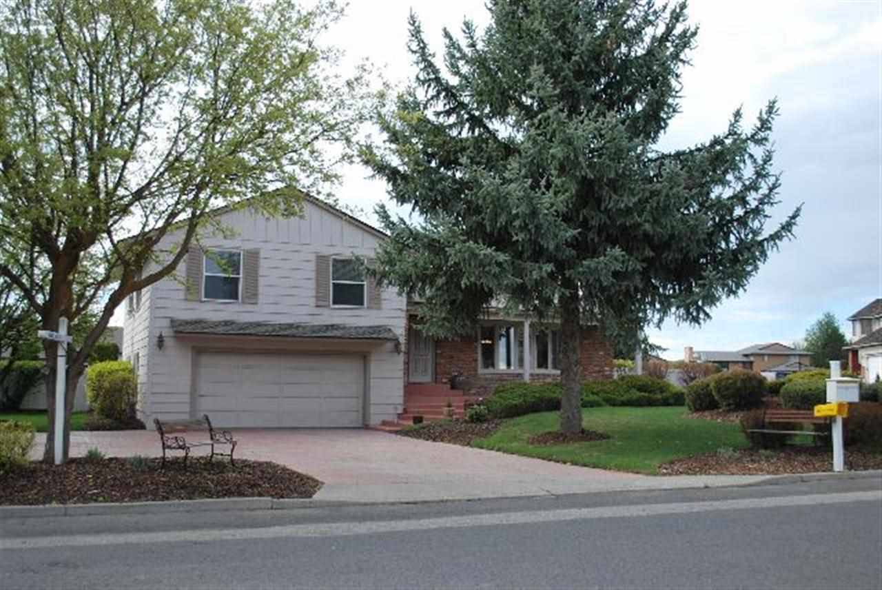 Property Photo: 7821 N Panorama Dr WA 99208