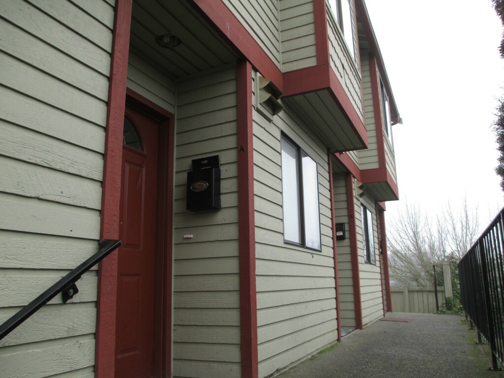 Property Photo:  537 28th Ave  WA 98122 