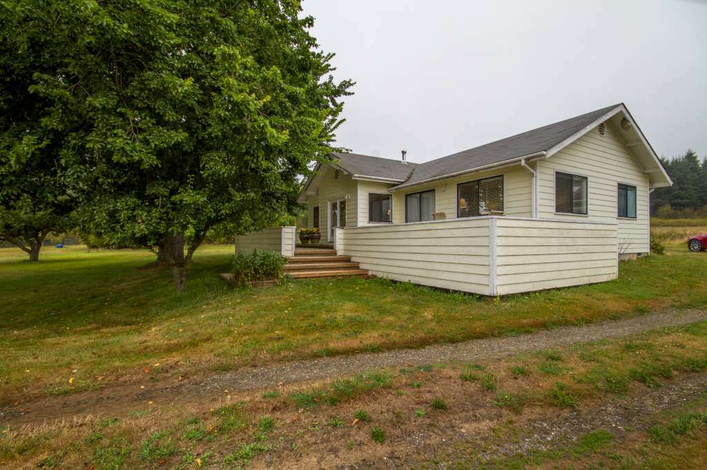 Property Photo:  5335 S Shore Dr  WA 98221 