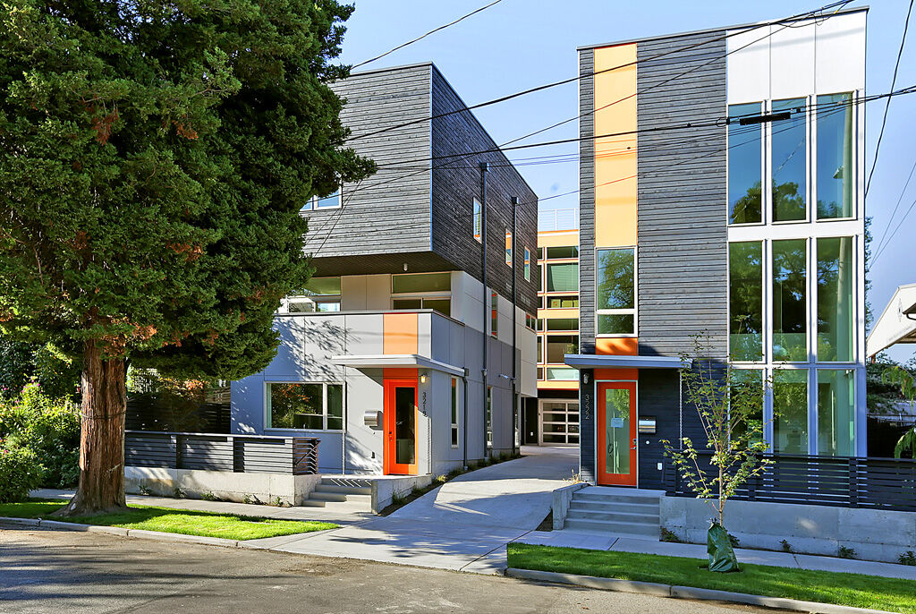 Property Photo: 3218 S Edmunds St WA 98118