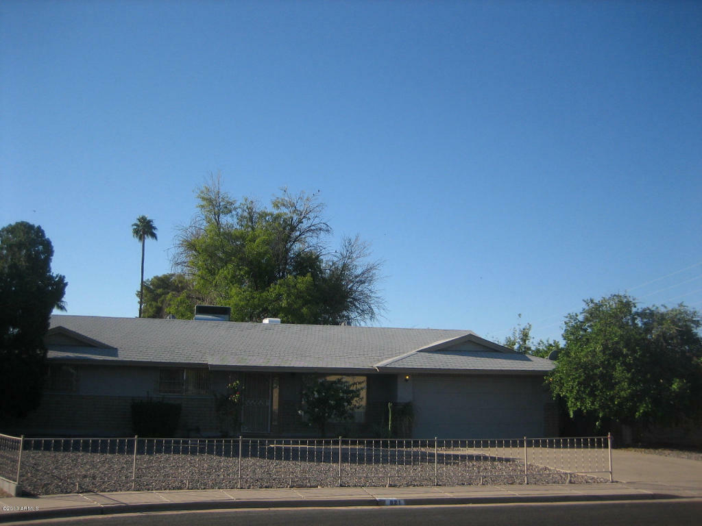 Property Photo:  821 N Spur Circle  AZ 85203 