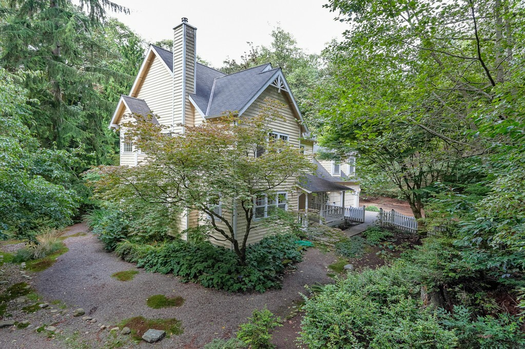 Property Photo:  8507 Ferncliff Ave  WA 98110 