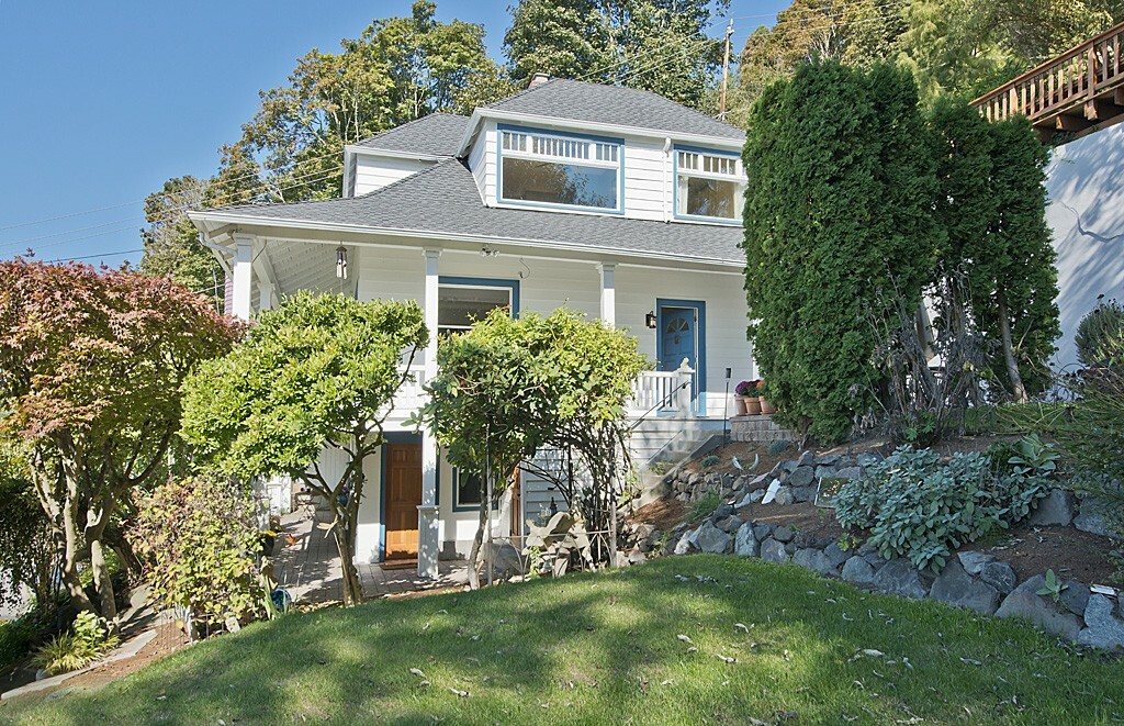 Property Photo:  4004 58th Place SW  WA 98116 