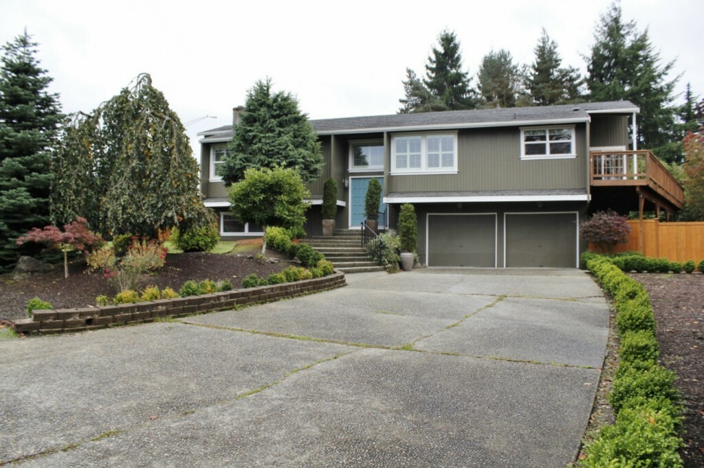 Property Photo:  9071 NE 34th St  WA 98004 