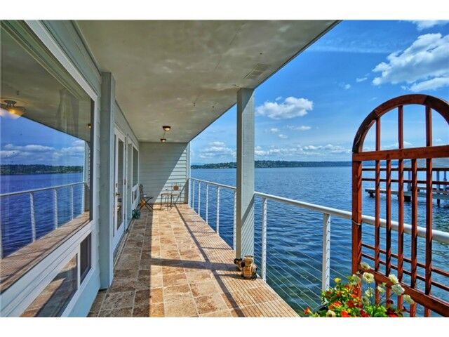 Property Photo:  414 Lakeside Avenue S 1  WA 98144 