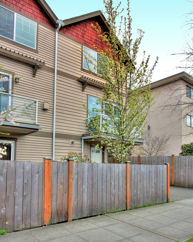 Property Photo:  11708 Greenwood Ave N A  WA 98133 