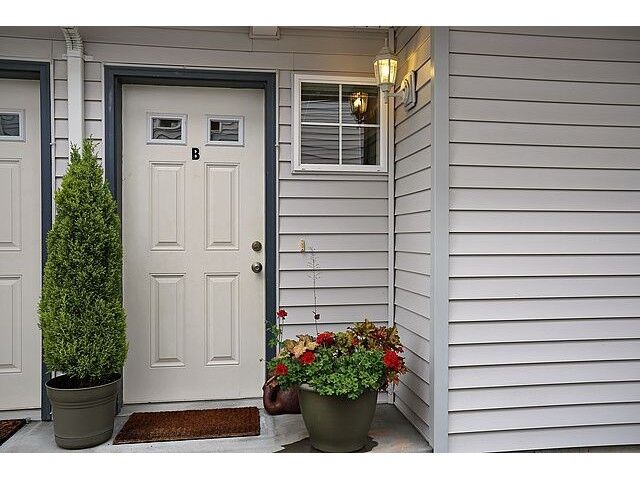 532 N 103rd St B  Seattle WA 98133 photo