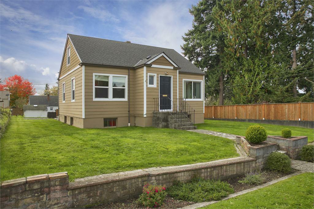 Property Photo:  2103 E 21st St  WA 98310 