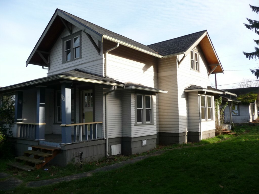 Property Photo:  1020 Mason St  WA 98225 