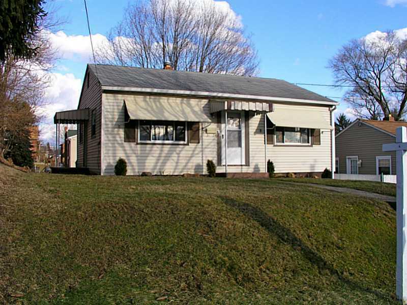 Property Photo: 424 Bechman PA 15144