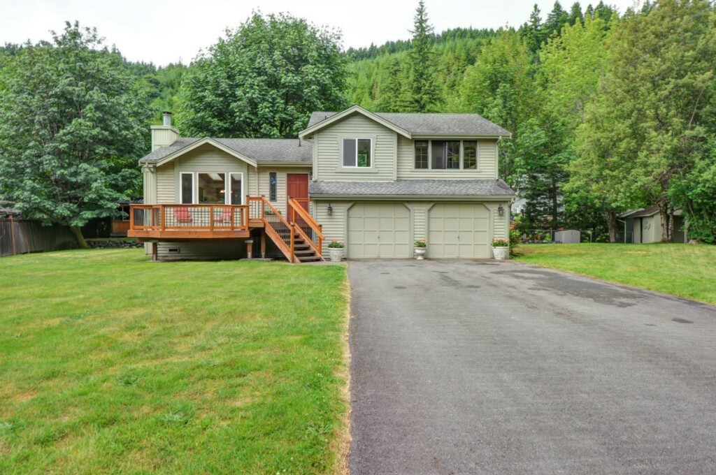 Property Photo:  43522 SE 76th St  WA 98065 