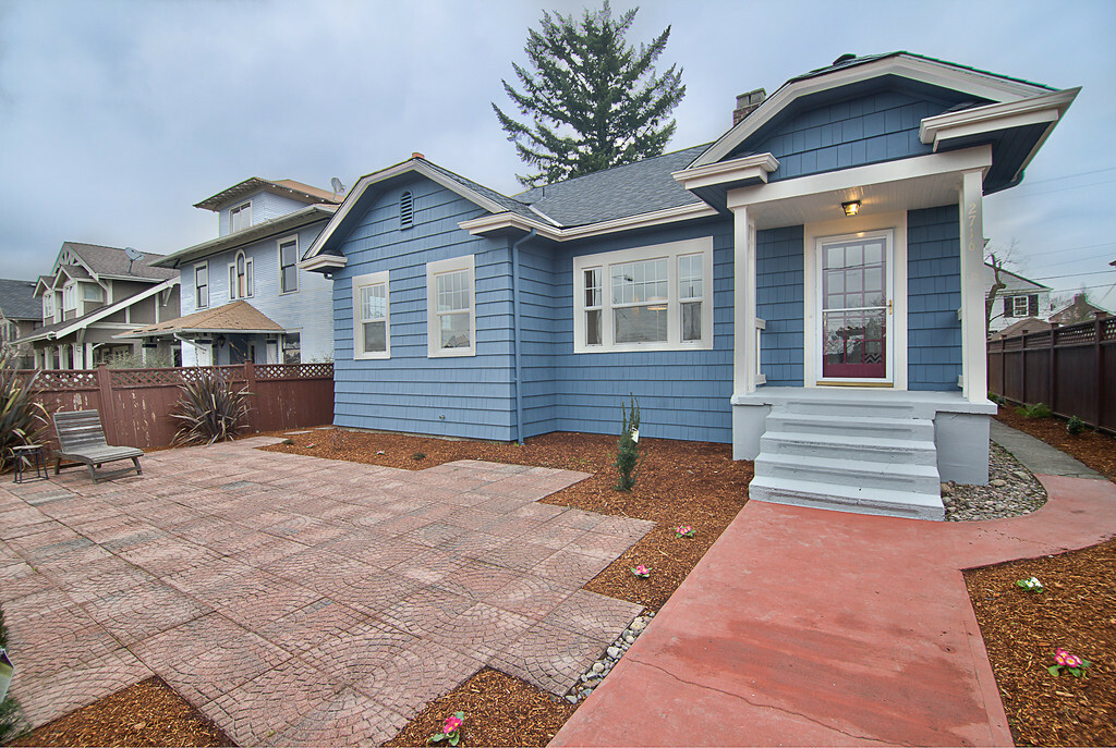 Property Photo:  2716 Harvard Ave E  WA 98102 