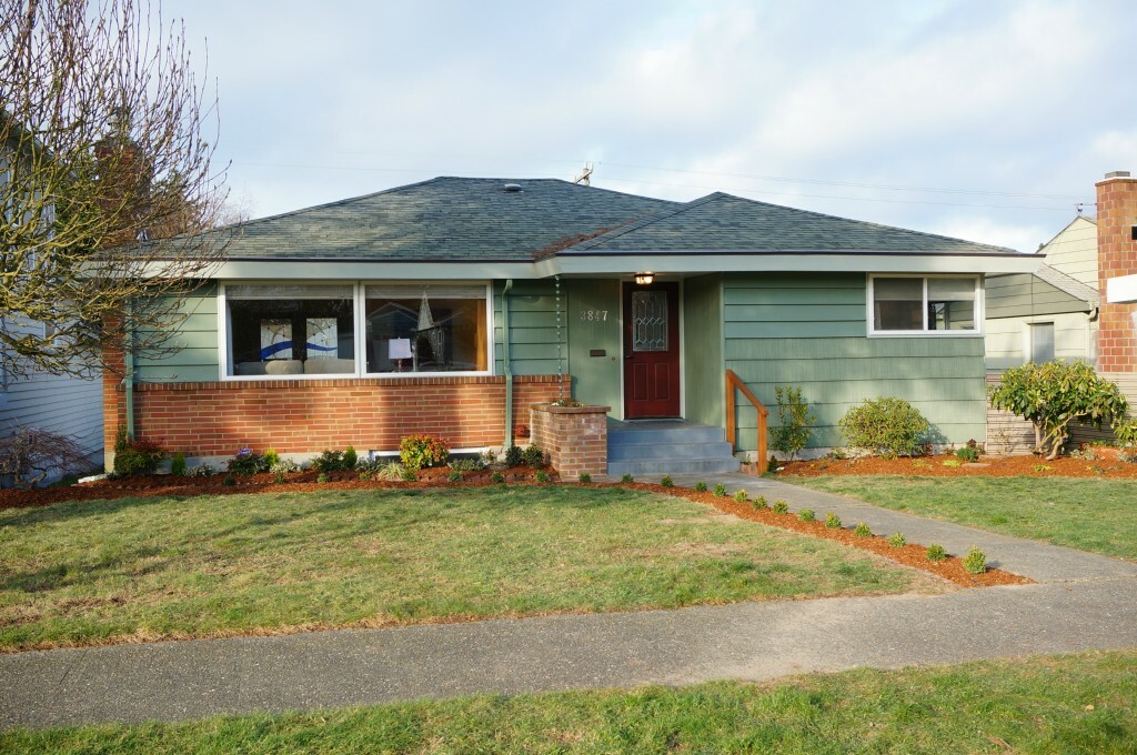 Property Photo:  3847 47th Ave SW  WA 98116 