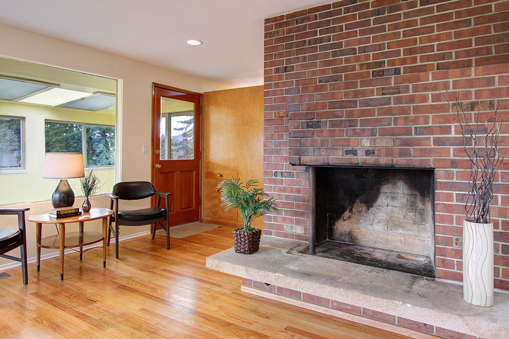 Property Photo:  2421 W Thurman Street  WA 98199 