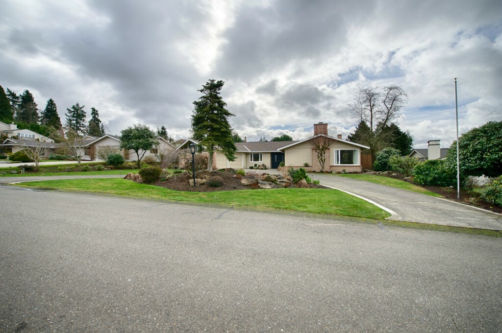 Property Photo:  9043 NE 37th Lane  WA 98004 