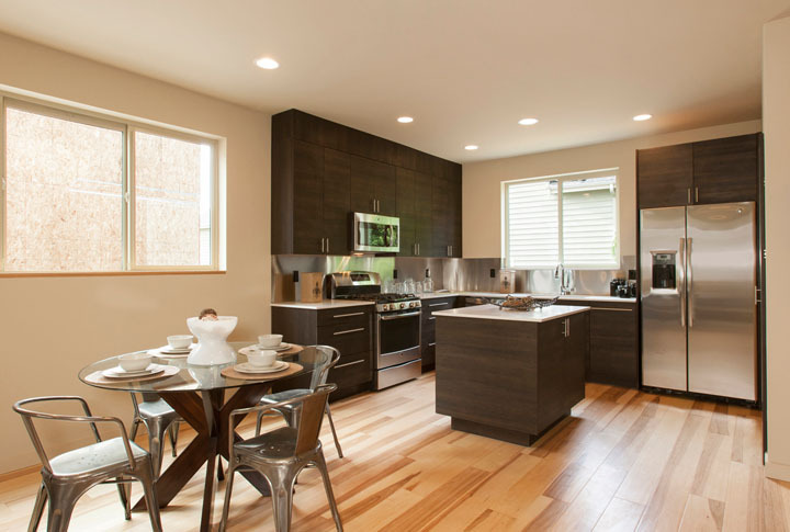 Property Photo: 8913 B Roosevelt Way NE WA 98115