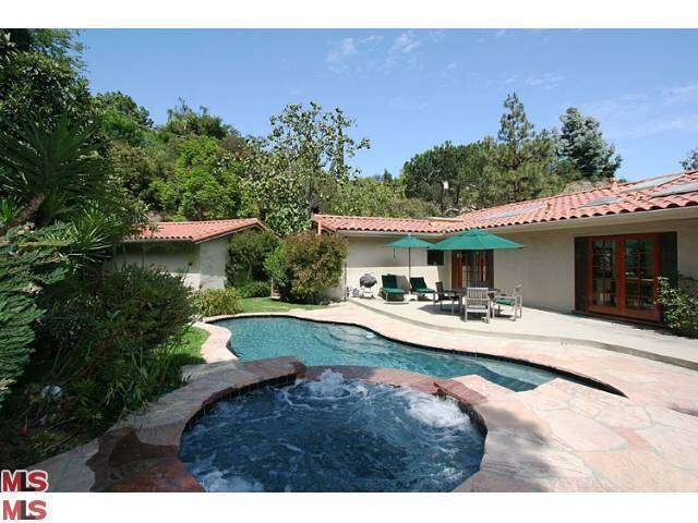 Property Photo: 8535 Eastwood Rd CA 90046