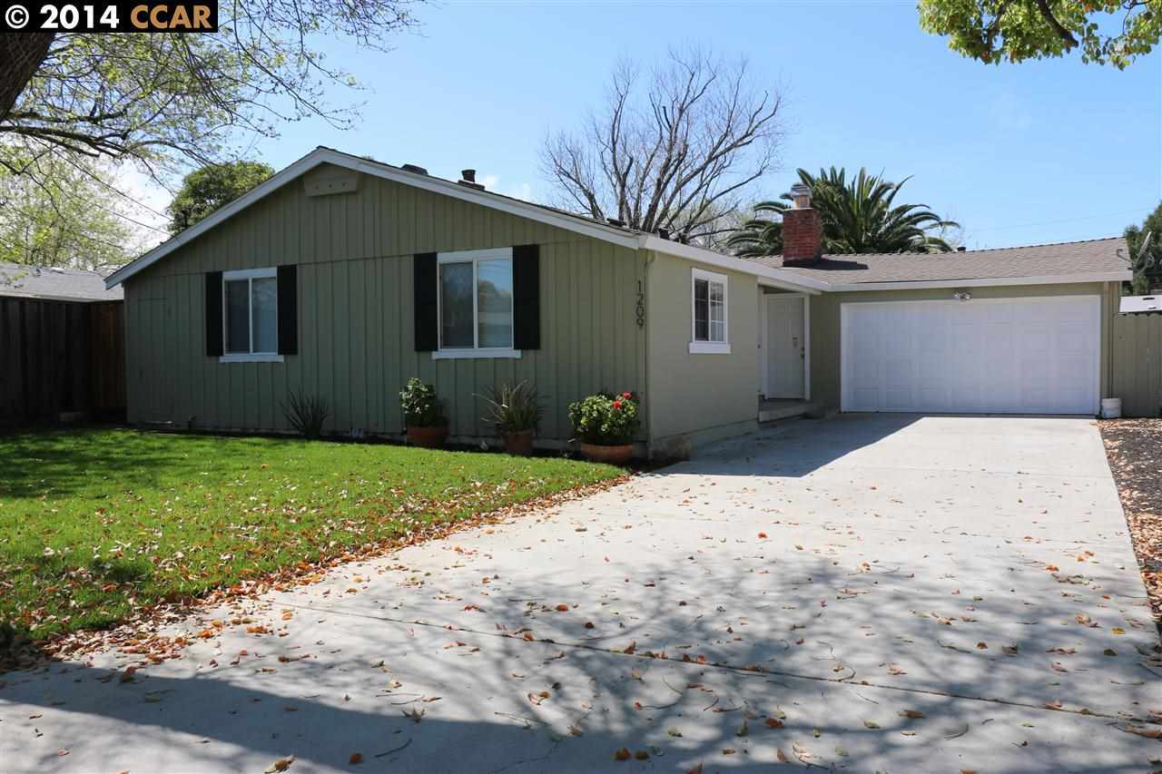 Property Photo:  1209 Redwood Dr  CA 94520-4036 