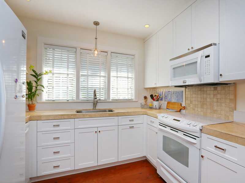 Property Photo:  1020 Brewer Place  FL 34236 