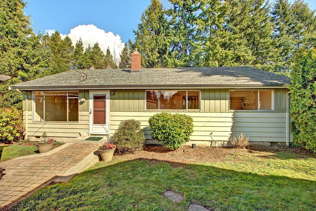 Property Photo:  16902 21st Ave SW  WA 98166 