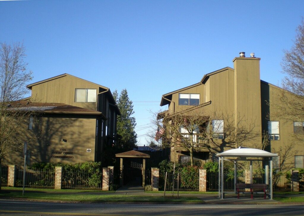 Property Photo: 1906 Colby Ave WA 98201