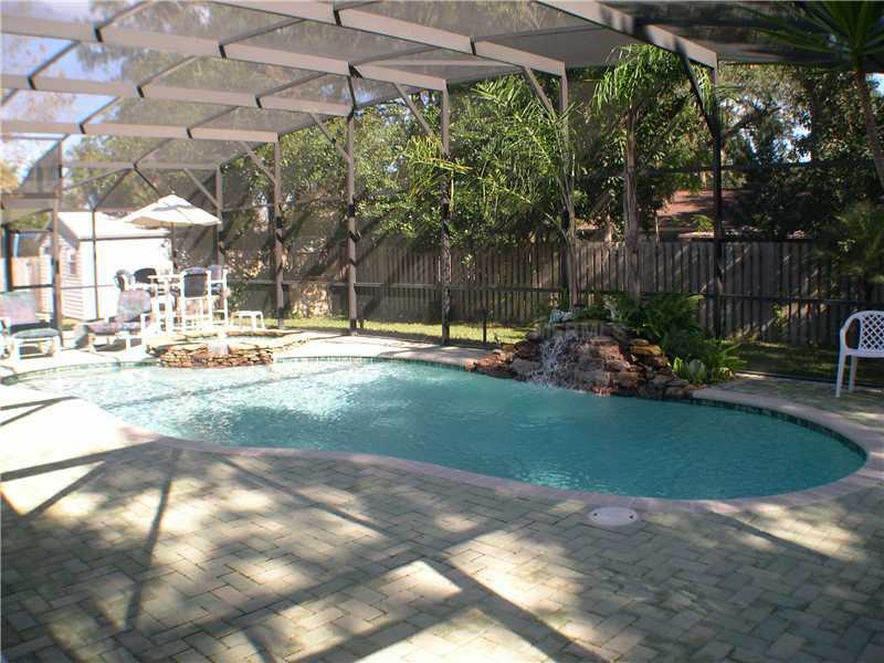 Property Photo:  3521 Premier Drive  FL 32707 