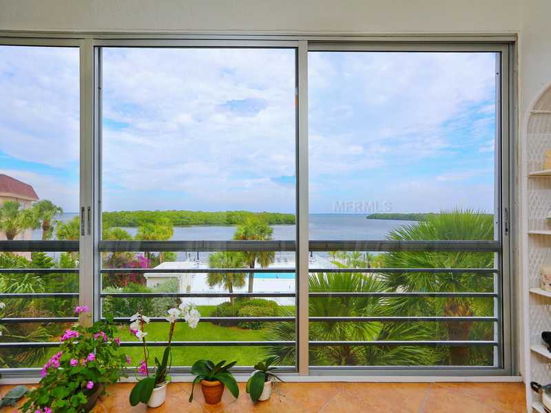 Property Photo:  605 Sutton Place 301  FL 34228 