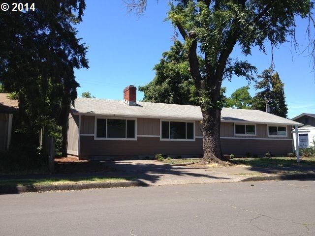 Property Photo: 1380 1st St OR 97477