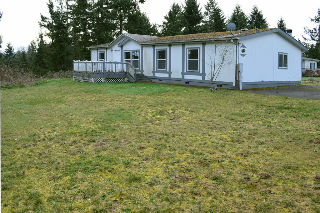 Property Photo:  13605 215th Ave E  WA 98391 