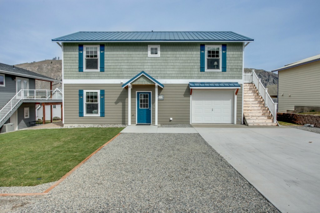 Property Photo: 225 W Entiat Dr WA 98843