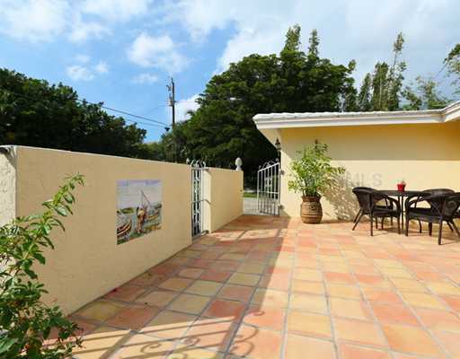 Property Photo: 3433 Hamilton Avenue FL 34242