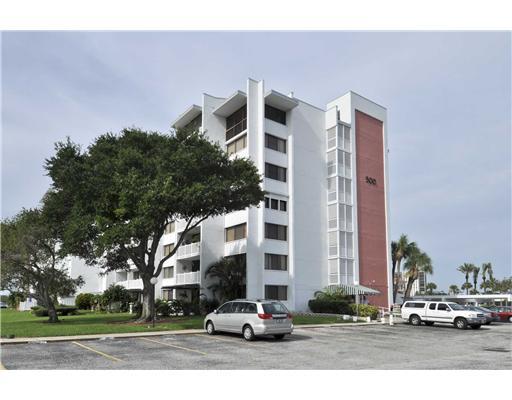 Property Photo: 500 Treasure Island Cswy 707 FL 33706