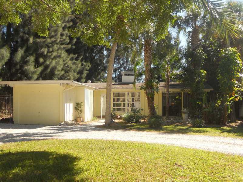 Property Photo:  420 Woodland Drive  FL 34234 