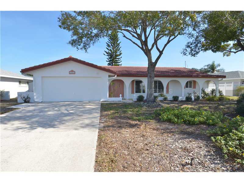 Property Photo:  6305 Wisteria Lane  FL 33572 