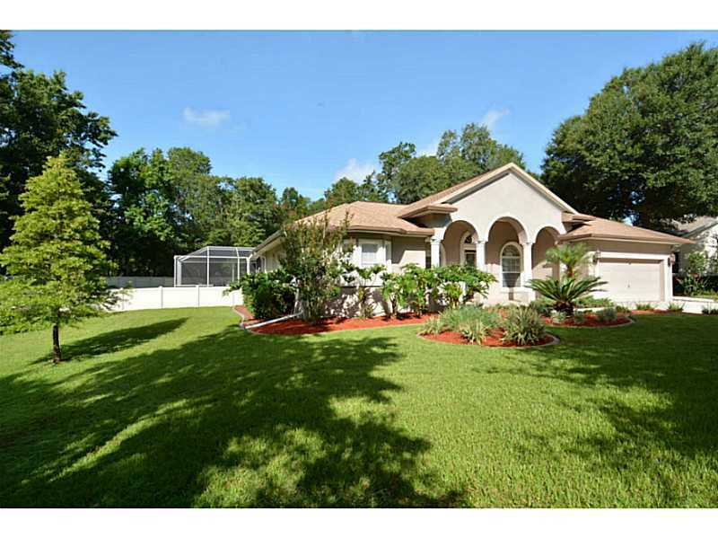 Property Photo:  12207 Bass Oak Court  FL 33569 