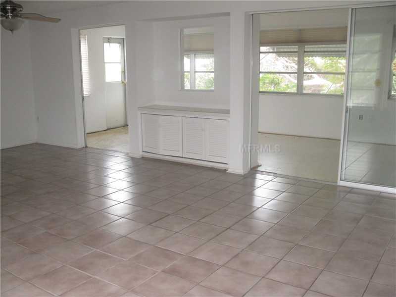 Property Photo: 6036 Hopkins Drive N FL 34207