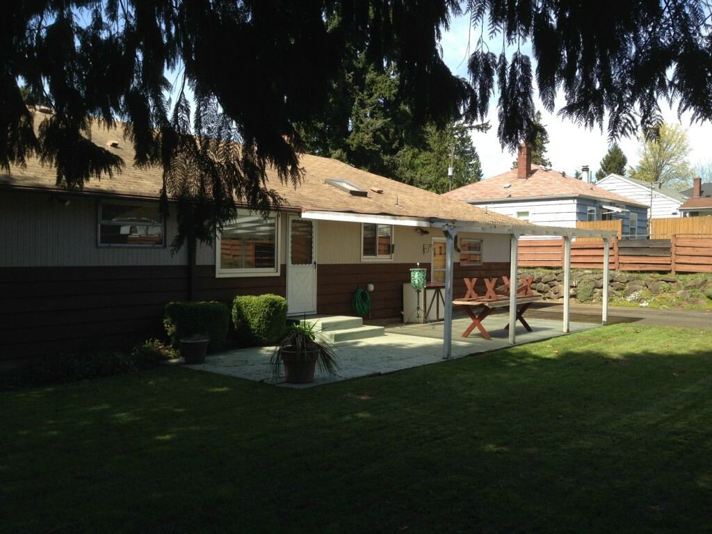 Property Photo:  12432 16th Ave S  WA 98168 