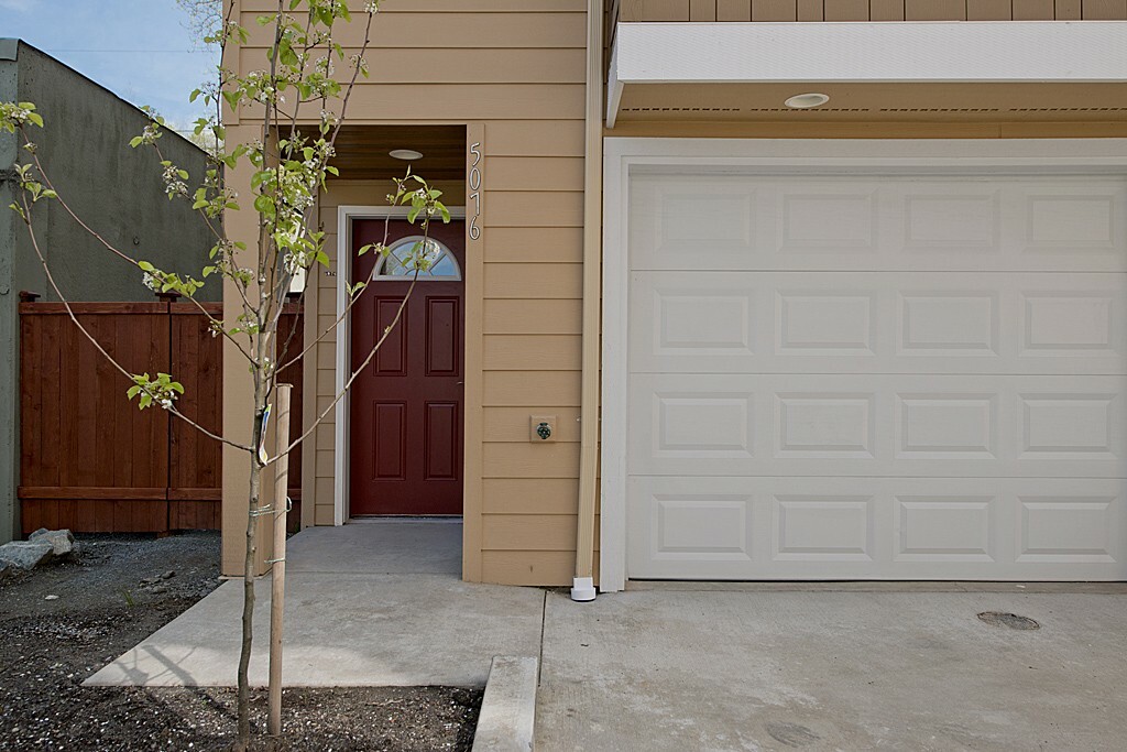 Property Photo: 5076 Delridge Wy SW WA 98106