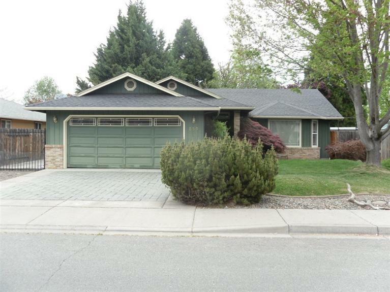 Property Photo:  859 Forest Glen Drive  OR 97502 