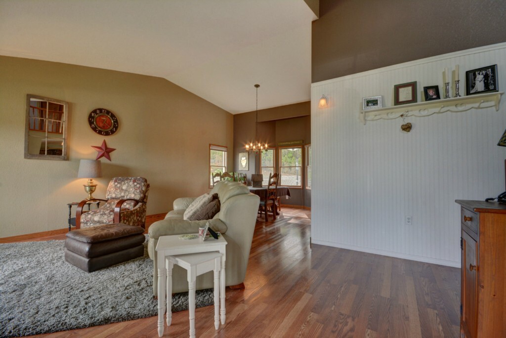 Property Photo:  1060 Oakmont Lane  WA 98277 