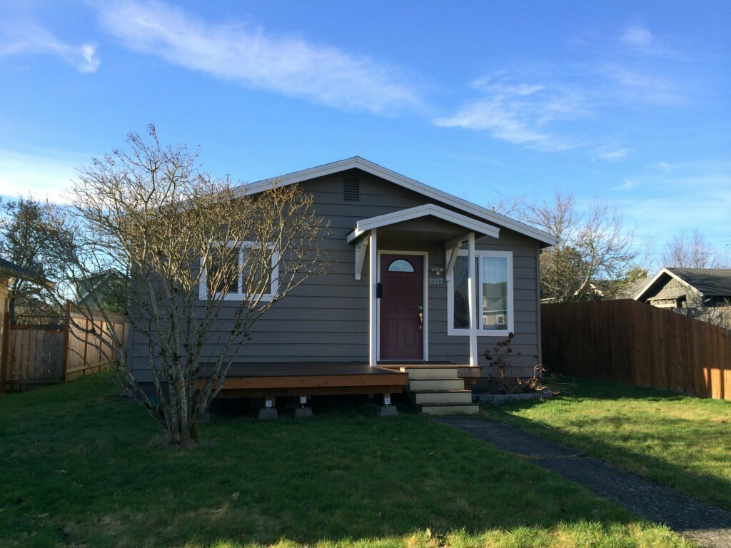 Property Photo:  2217 Franklin St  WA 98225 