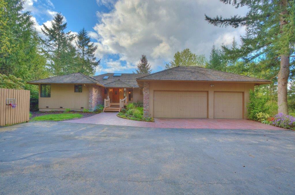 Property Photo:  25430 SE 159 St  WA 98027 