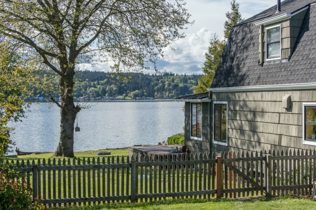 Property Photo:  10060 SW Dock St  WA 98070 